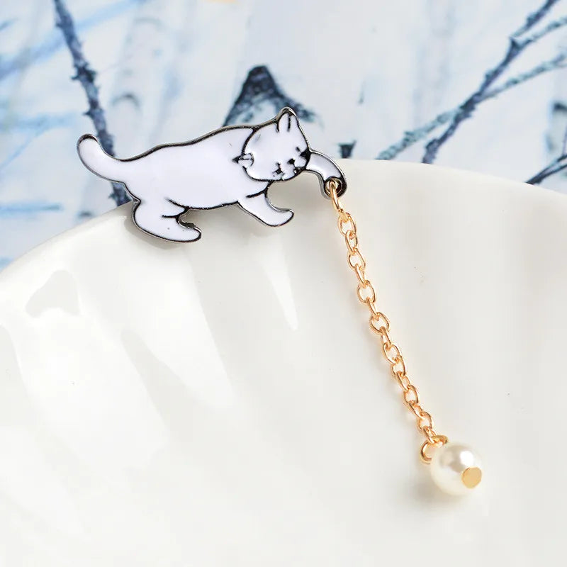 Cartoon Sweet Small Cat Enamel Pins Broch For Women Girls Fashion Kitten Metal Badges Backpack Collar Pin Broches Jewelry Gifts