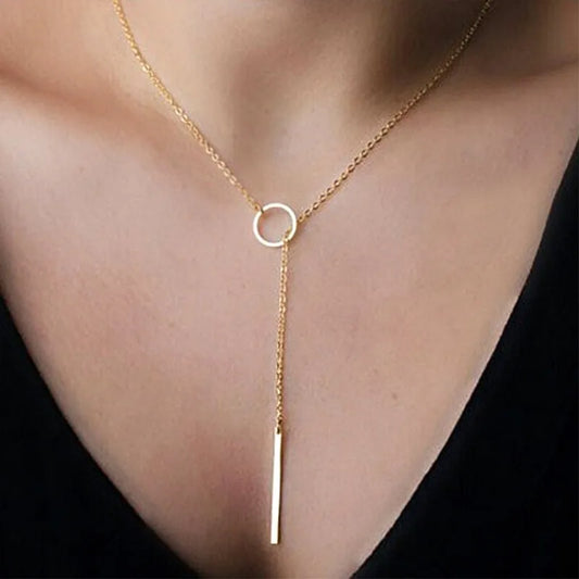 the Circle Bar Pendant Short Clavicle Necklace